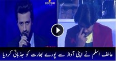 Crowd Becomes Emotional After Listening Atif Aslam Song Maa Ne Main Kinu Akhan