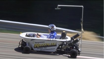 Il convertit sa baignoire en GoKart pour faire des drifts !