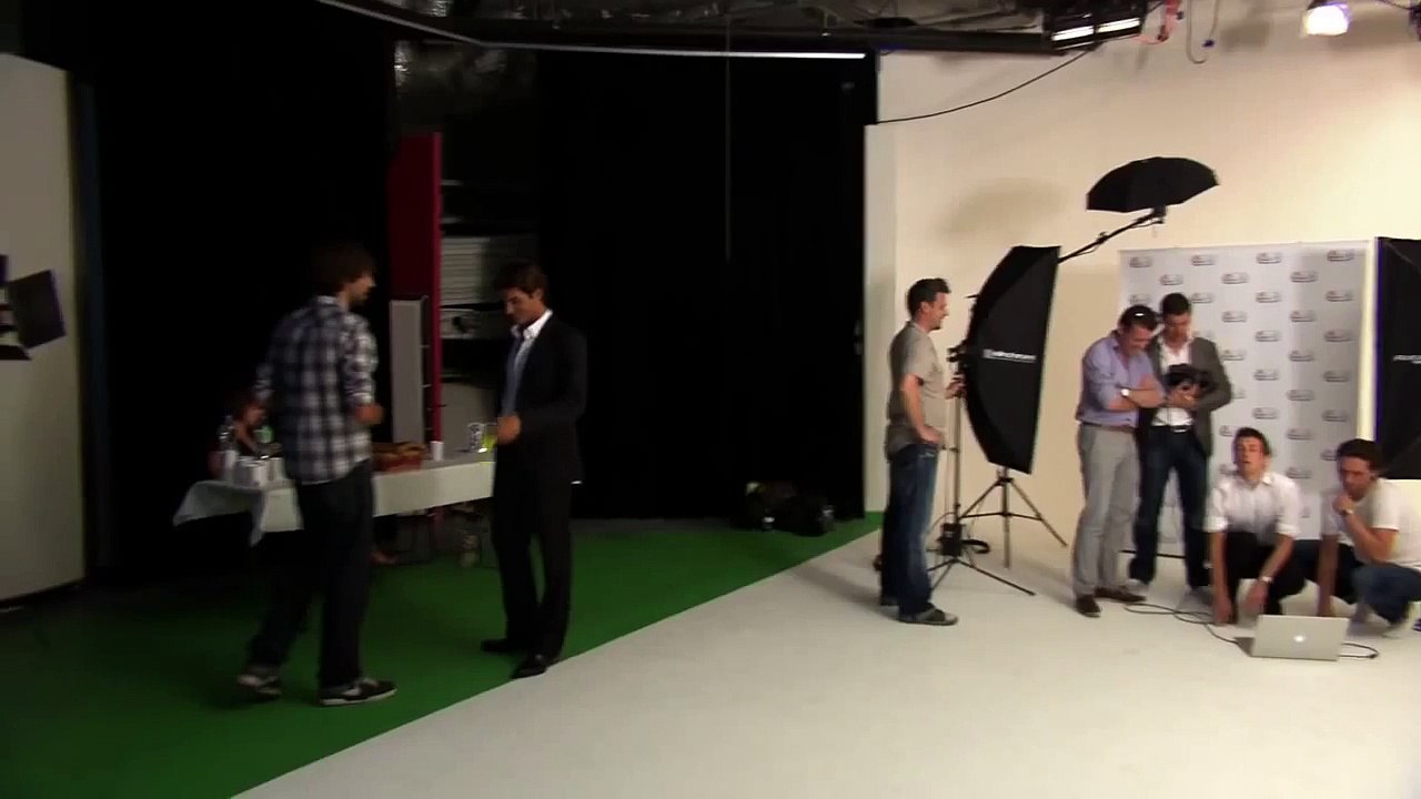 Roger Federer Amazing Trick Shot Serve off Man's Head!! Advert HD