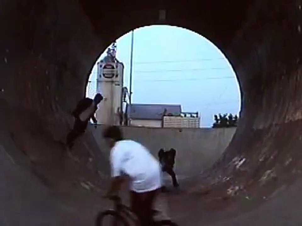 Ben Sollee - It's Not Impossible (Boys Don't Cry)