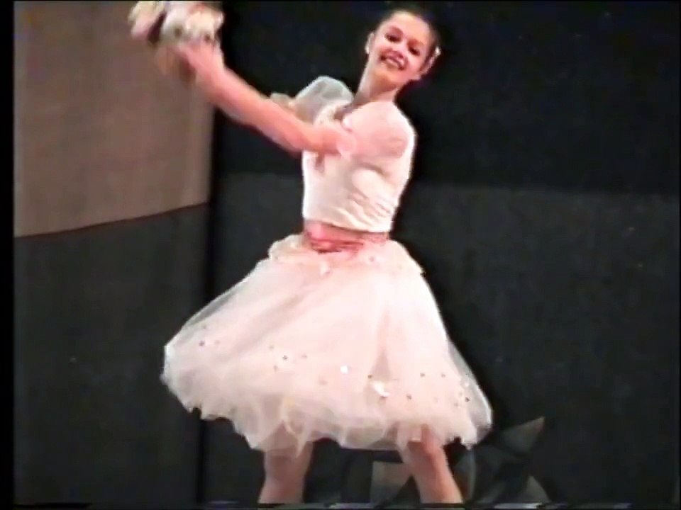 Ансамбль танца "Улыбка",танец - Цветочница / Dance ensemble "Smile", a dance - Flower