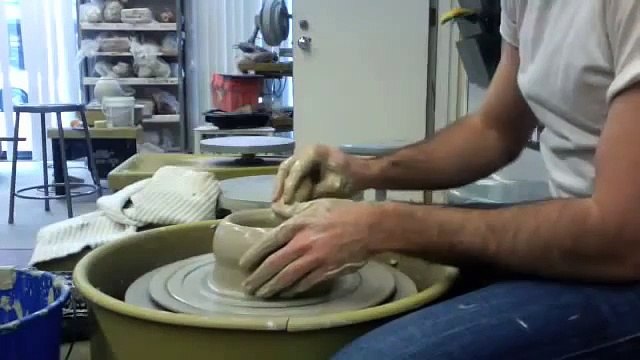 pottery - throwing a bowl on the pottery wheel at the craft alliance