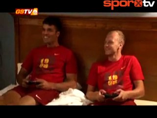 Semih ve Gökan Zan'ın PlayStation keyfi!