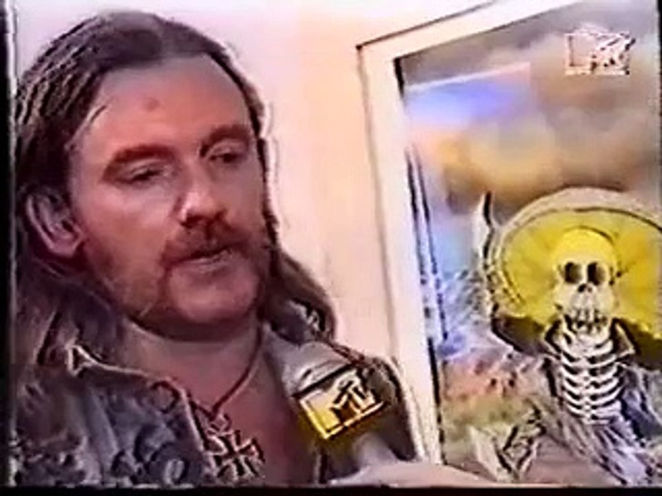 Skew Siskin Live Scenes