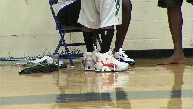 Nate Robinson getting disciplined by Shaq -funny