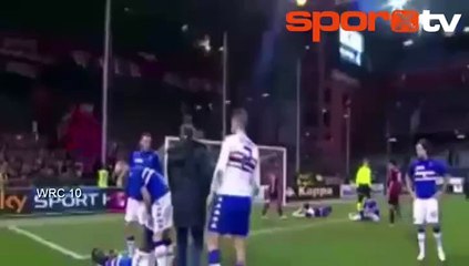 Ünlü teknik adam kendi oyuncusuna saldırdı!...