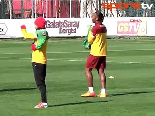 Drogba ile Burak sarmaş dolaş