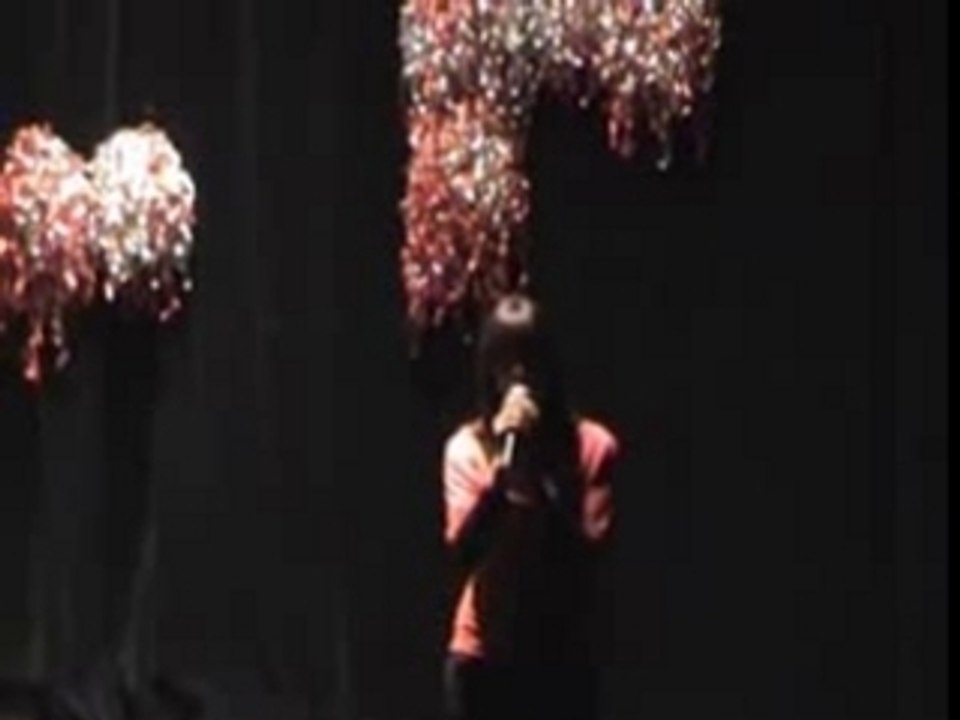 Taina interpretant sa chanson