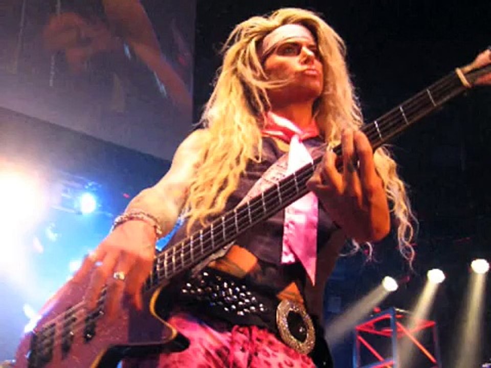 STEEL PANTHER: Rebel Yell