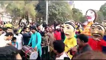 Amazing Dance on Roads of Lahore - Video Dailymotion