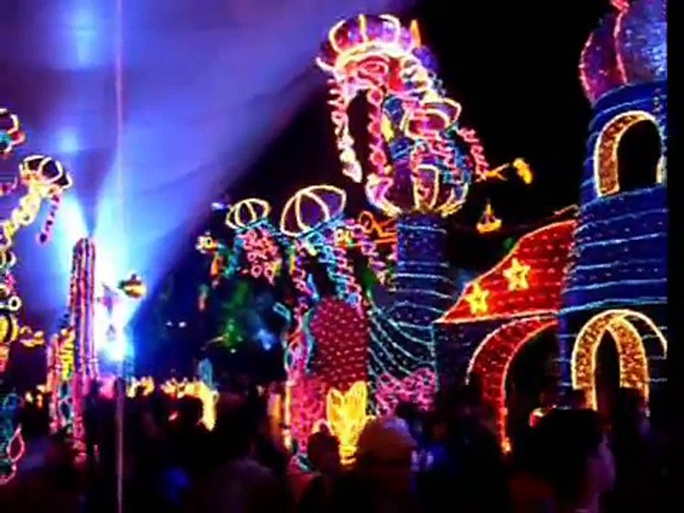 Navidad paseo del rio Alumbrados 2008 - Medellin.wmv