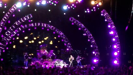 Van Halen -- Dance the Night Away ... Beautiful Girls (08/13/2015)