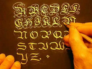 44  -  CHRYSOGRAPHIE  -  Ornementation de majuscules GOTHIQUES XVIIIème siècle.