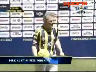 Dirk Kuyt çubuklu formayı sırtına geçirdi