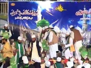 Best Naat: Mein Talian Nabi Diyan Chumda by Mohammad Asif Attari