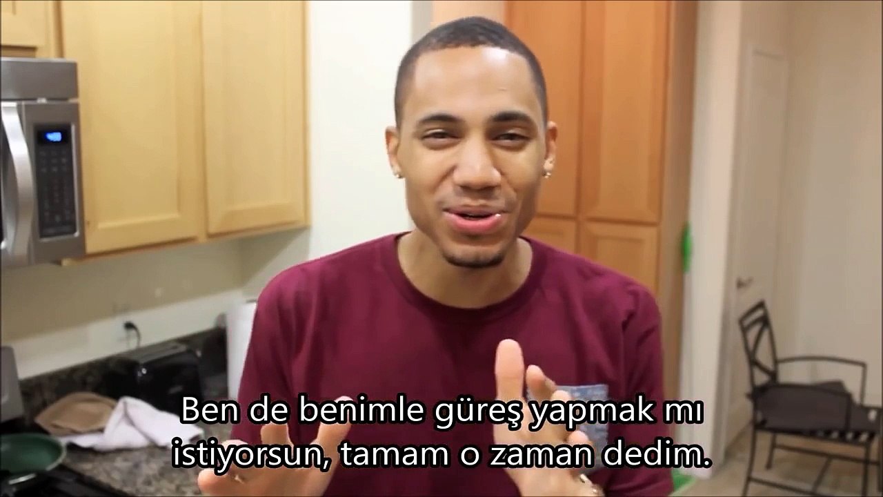 Güreşirken Kız Arkadan Ölmesi Şakası - Türkçe Altyazılı
