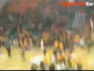 Rum taraftarlar takımımıza saldırdı | İşte o anlar...