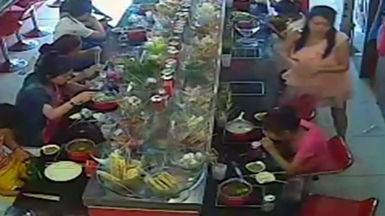 Customer throws boiling soup over pregnant waitress in China restaurant