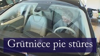 Grūtniece pie stūres