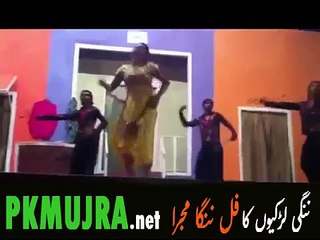 Nida Chaudhry Mujra Dance With Group Friends
