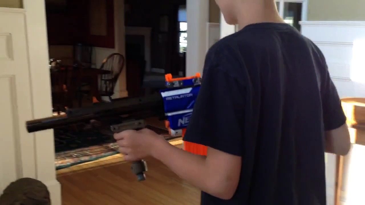Nerf war: the great escape of the cucumber!