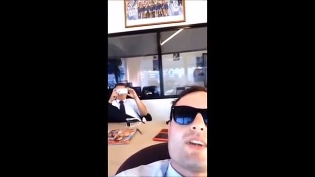 Guy Annoys Co-Workers By Telling Bad Jokes At Work - YouTube
