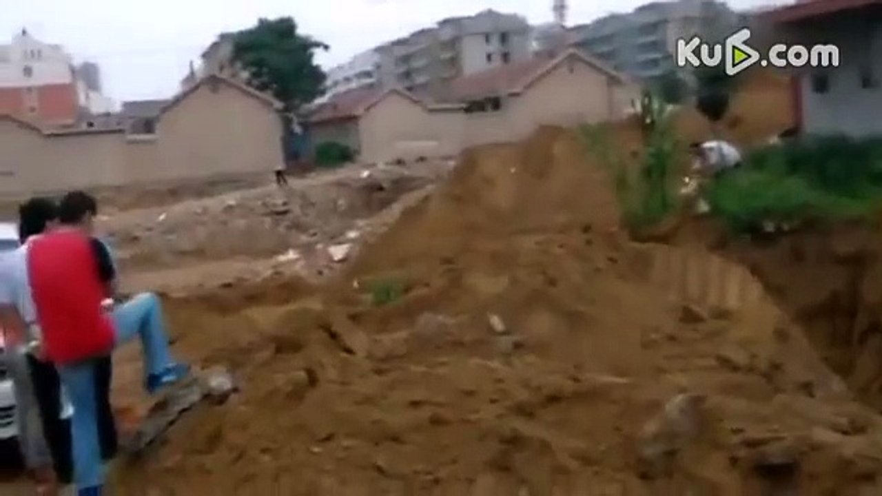 Des chinois utilisent des fusée fait-maison pour démolir des batiments... Dingue!
