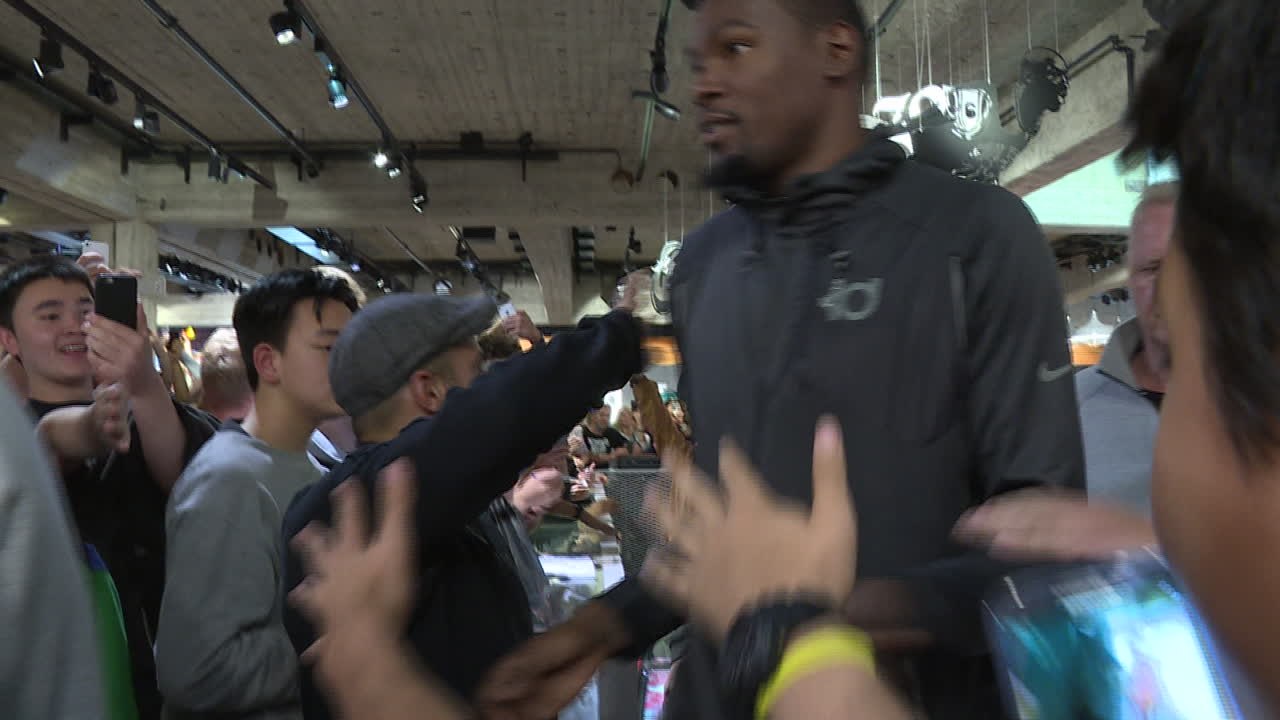 Basketballstar Kevin Durant in Berlin