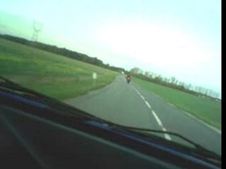 yamaha r1 contre saxo vts(enfin presque)