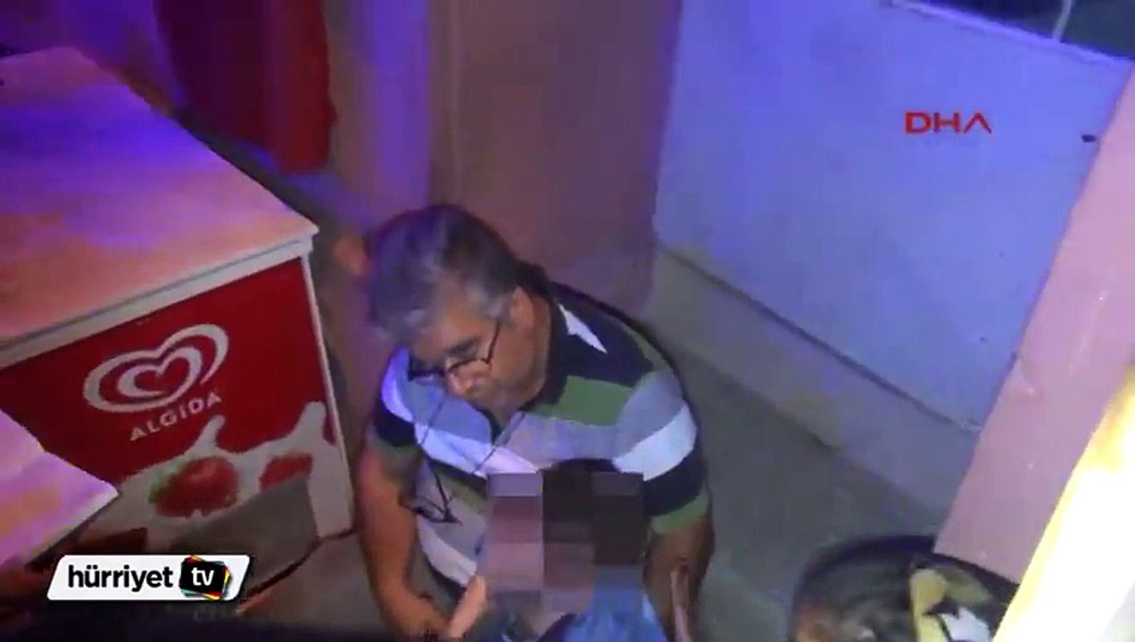 Suriyeli eşini 2 yaşındaki oğlunun gözleri önünde bıçaklayarak öldürdü