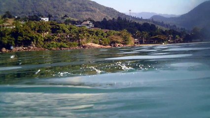 Passeio ao Ubatuba na praia da Enseada, Litoral Norte de São Paulo, Brasil, SUP, em pets reciclados