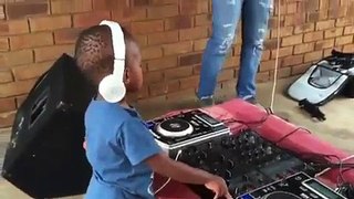 Afrika'nın en küçük dj'i Arch Junior