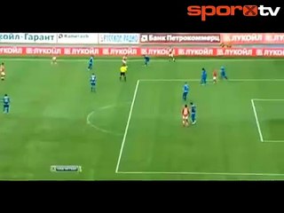 Emenike durmak nedir bilmiyor!