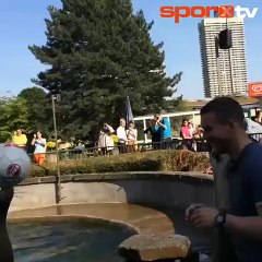 Podolski partnerini buldu! Fok balığı...