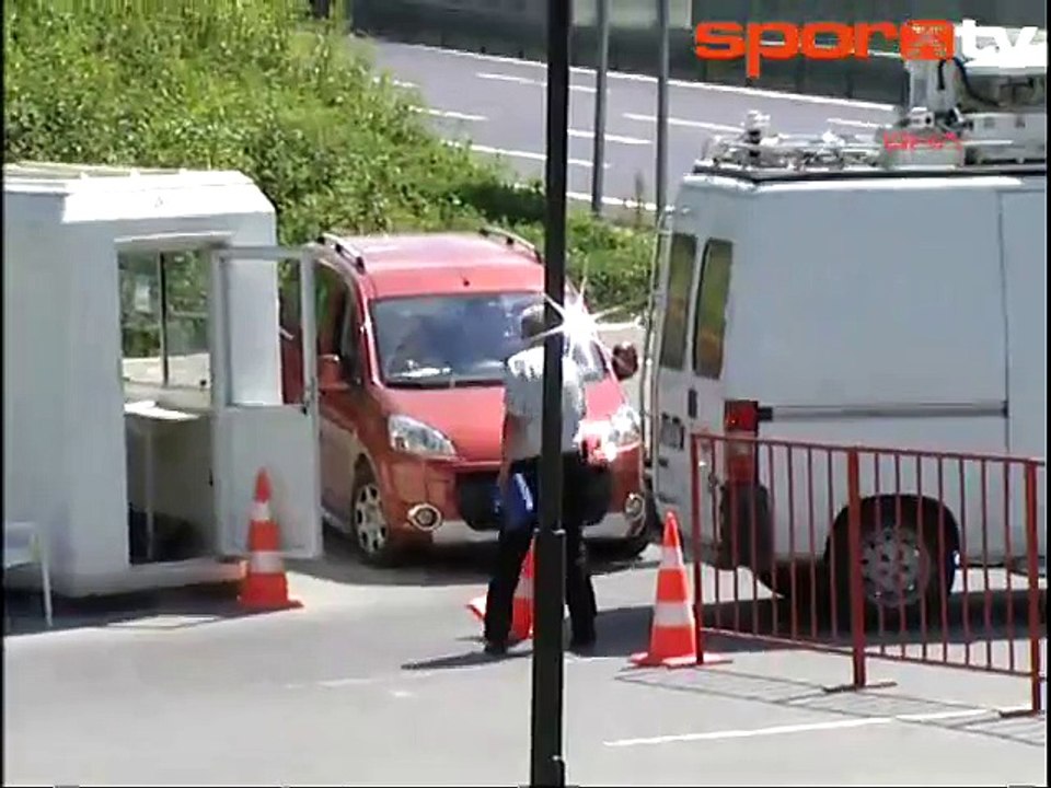 Polis Türk Telekom Arena'da arama yapıyor!