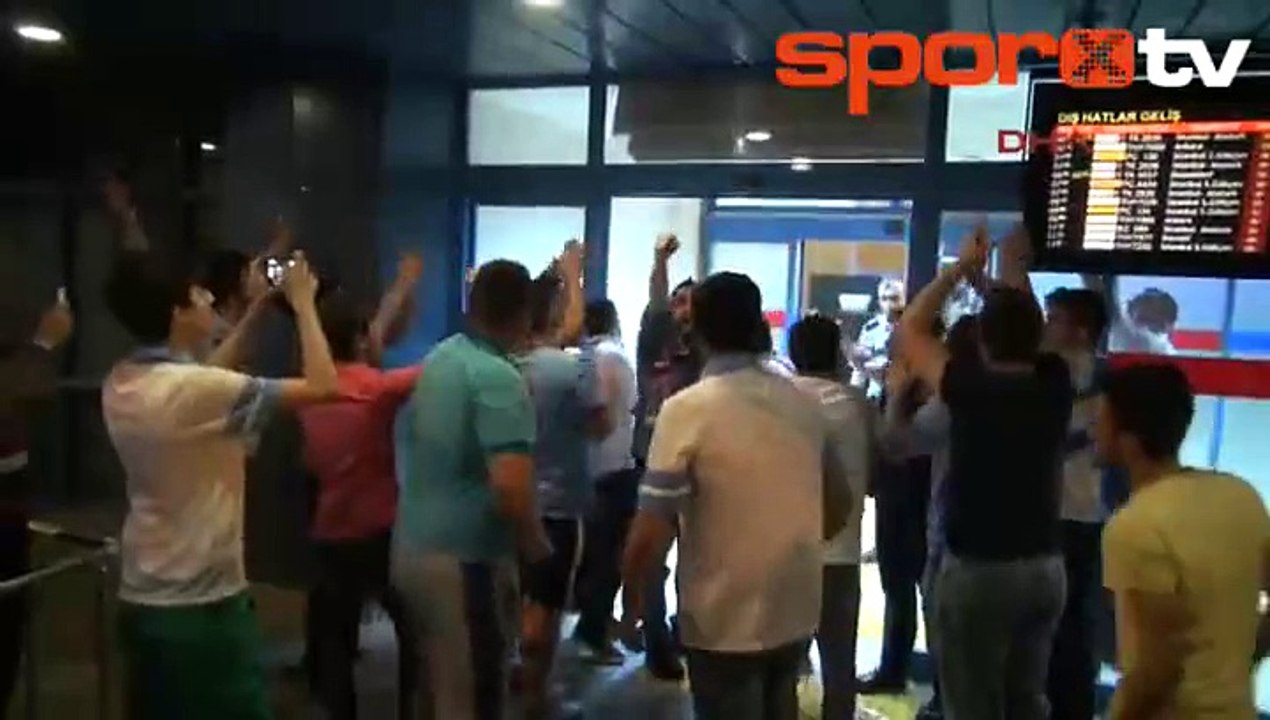 Trabzonspor'un yeni transferi Stephane M'bia Trabzon'a geldi.