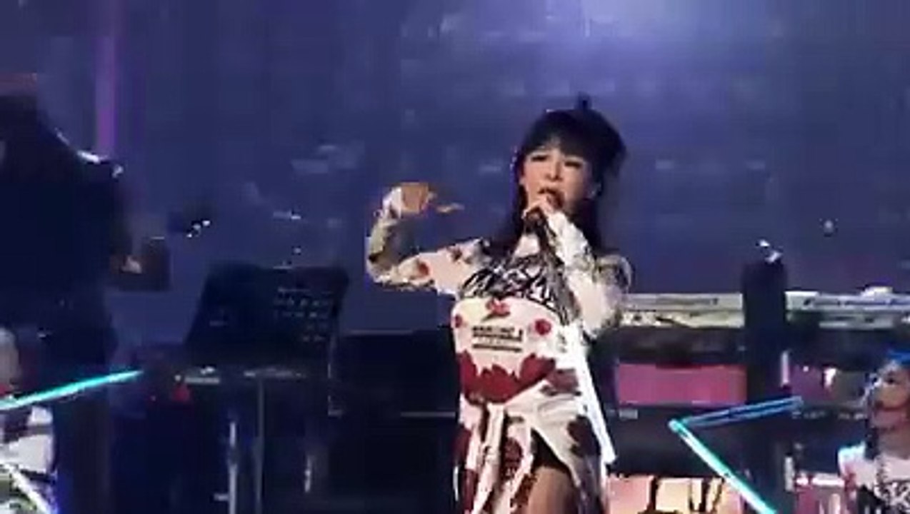 2NE1 -  I DON'T CARE (WORLD TOUR 'ALL OR NOTHING in SEOUL')