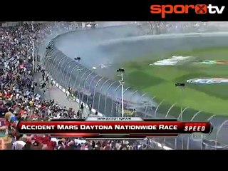 Daytona yarışında kaza dehşeti: 33 seyirci yaralandı