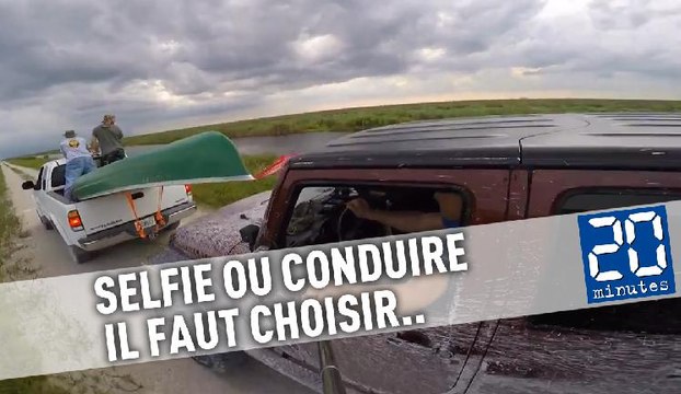 Occupé à faire un selfie, il manque de se faire décapiter par un canoë