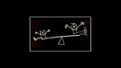 con le zampe sulla sabbia