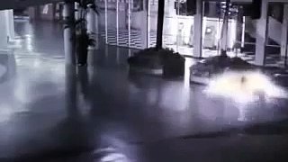 Un angel cae en un centro comercial en Indonesia
