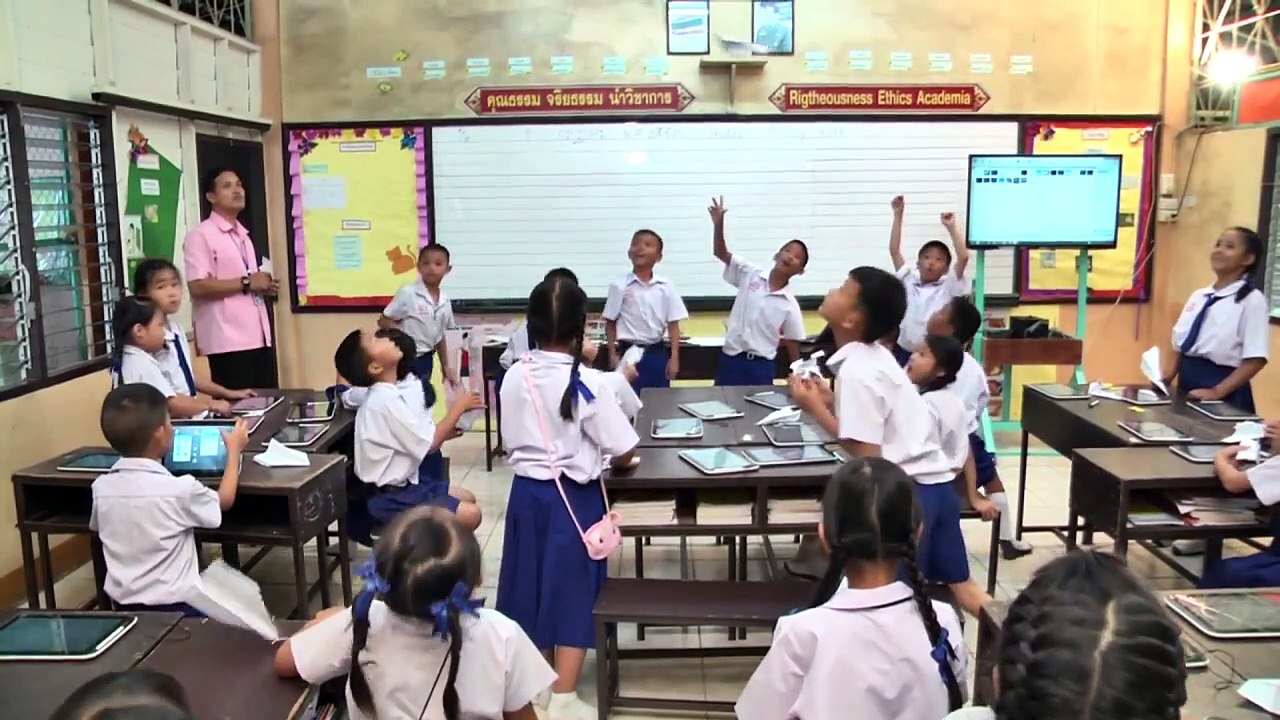 Smart Classroom with Intel Education Solutions เรียนรุู้การทำเครื่องร่อน
