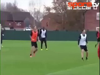 Balotelli'den çılgın bir gol!