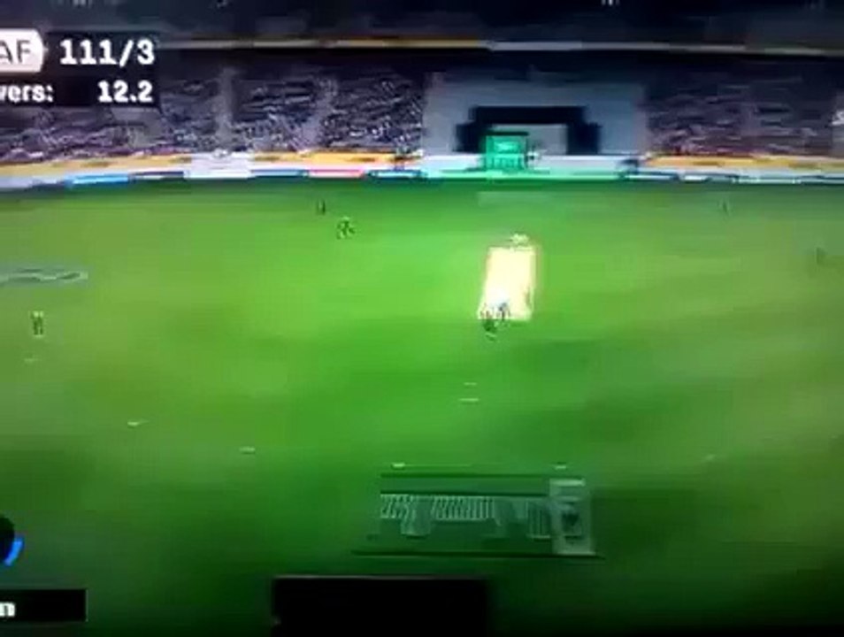 AB de Villiers Reverse Sweep Fail - Funny Fall! -