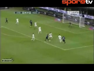 Simon Kjaer Roma'yı ipten aldı!