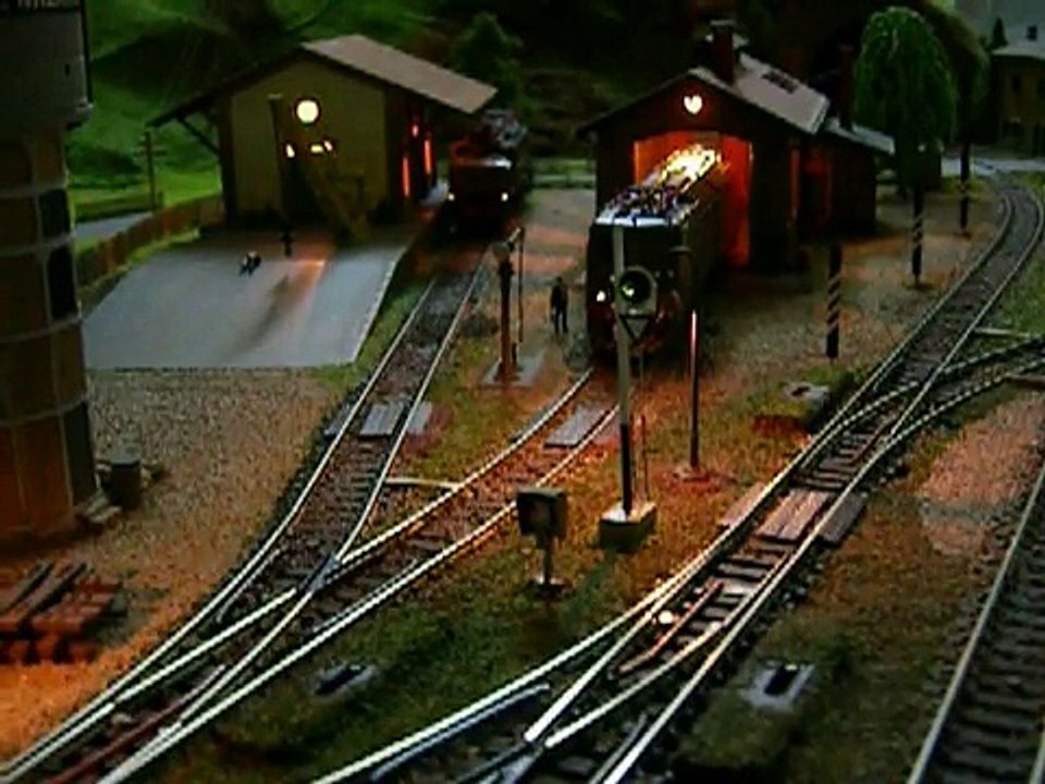 Plastico ferroviario Arturo. Deposito locomotori.