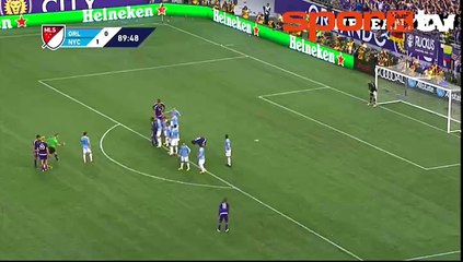 Kaka 90'da frikikten yazdı!