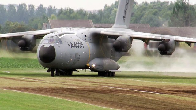 Airbus A400M, essais décollage/atterrissage