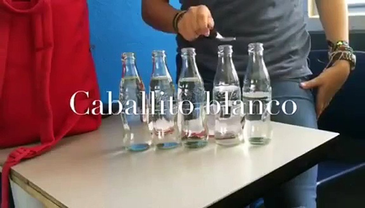 música con botellas