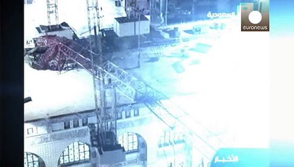 Une grue d'effondre sur la Grande Mosquée, près de 90 morts